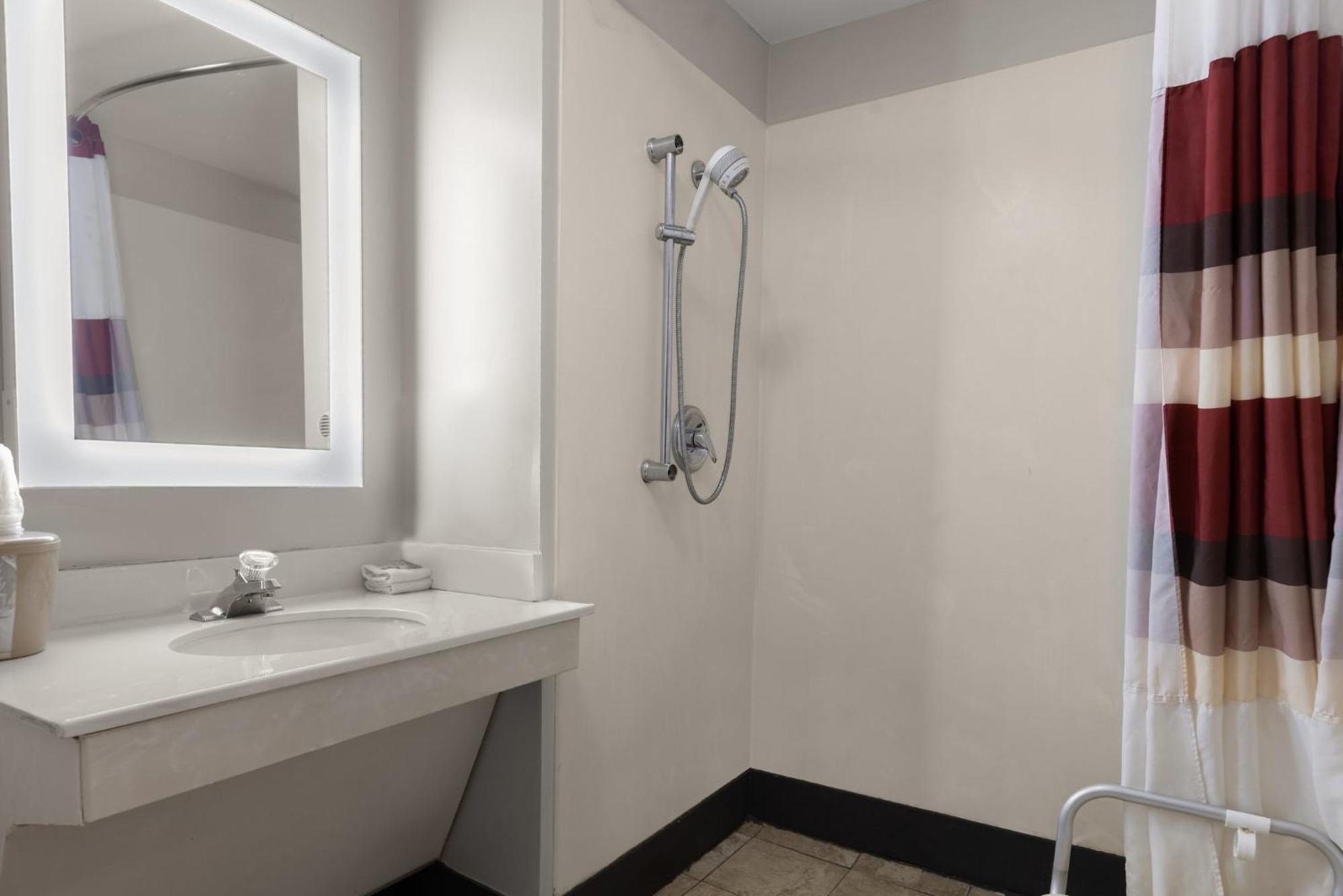 Red Roof Inn & Suites Savannah Airport Pooler Eksteriør billede