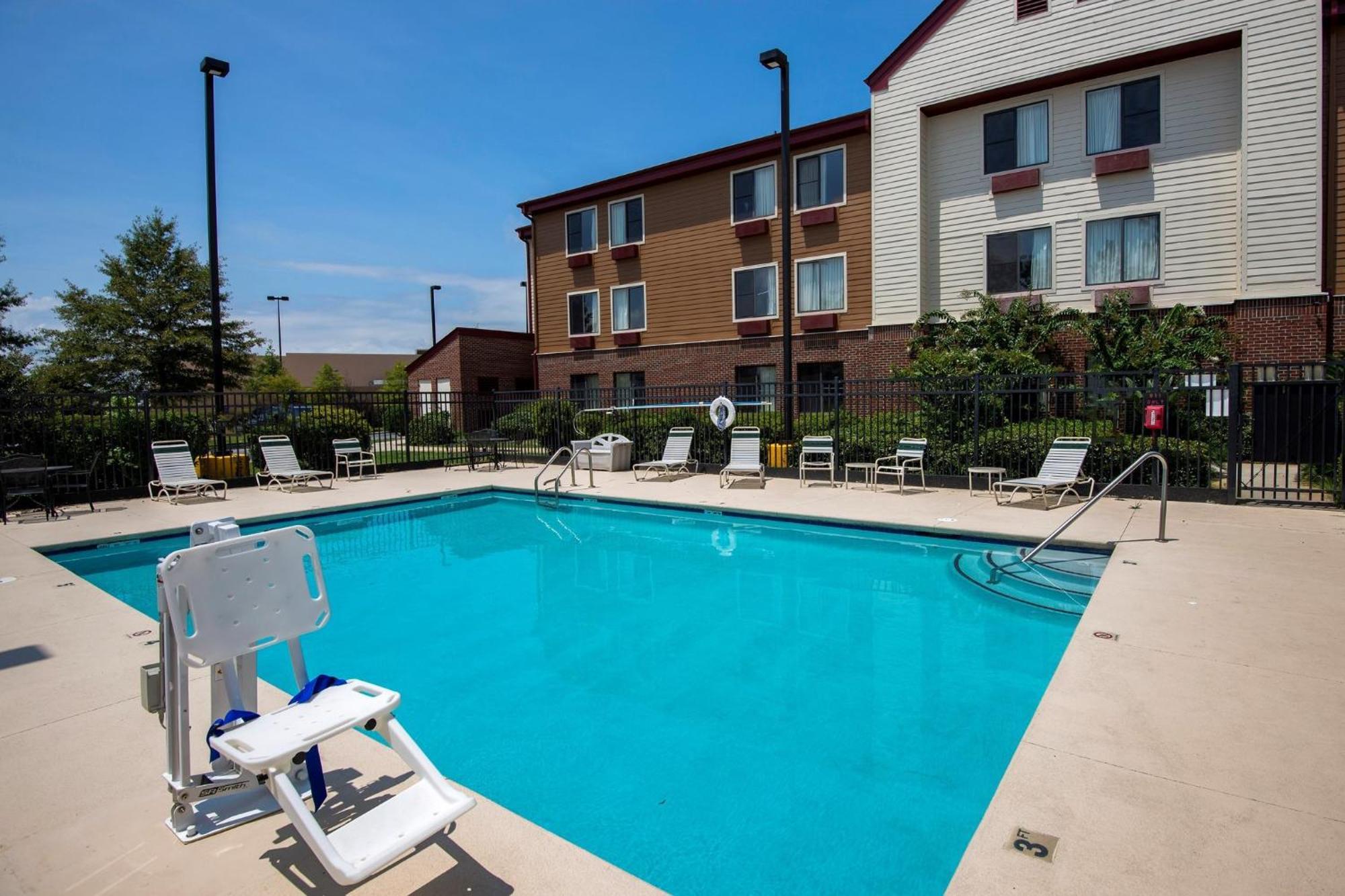 Red Roof Inn & Suites Savannah Airport Pooler Eksteriør billede