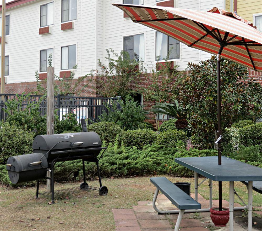Red Roof Inn & Suites Savannah Airport Pooler Eksteriør billede